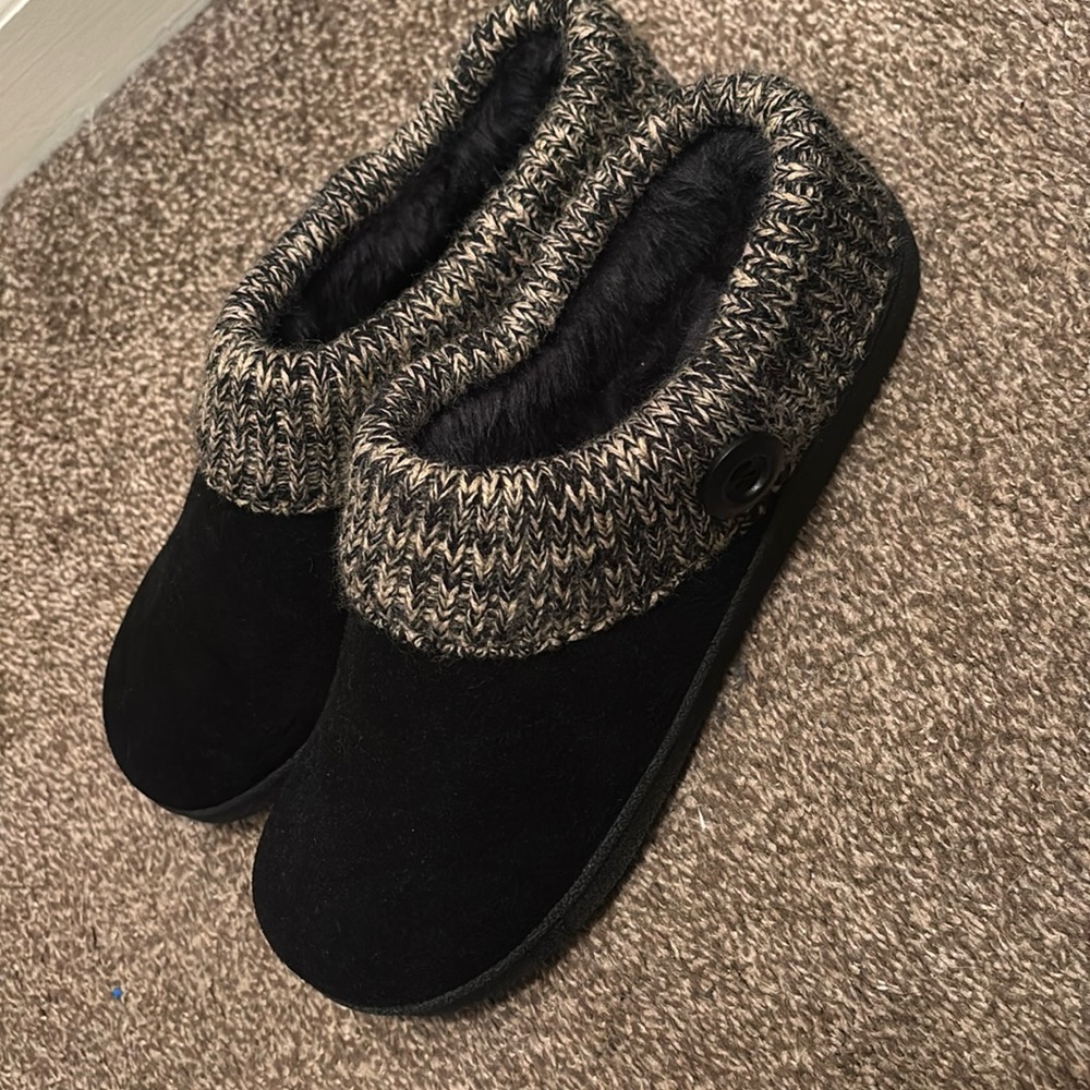 Clark’s faux fur lined slipperss, size 11, never worn